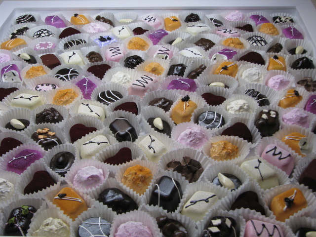 Ivonne Nlein, Werk: Pralinenkasten &quotSe Kollektion", Ausschnitt<BR>2009<BR>mixed-media<BR>50cm x 50cm x 5cm
