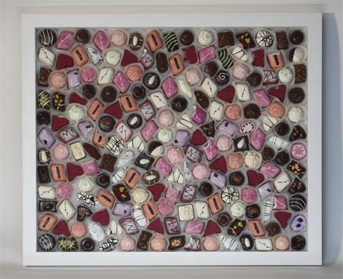 Ivonne Nlein, Werk: Pralinenkasten "Groe Pralinenkollektion"<BR>2010<BR>mixed-media (Wandobjekt)<BR>54,5cm x 64,5cm x 5cm